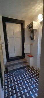 Apartment on the first floor of a family house with separate entrance.