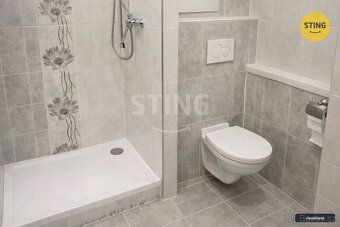We offer for sale a renovated apartment under exclusive representation