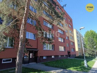 We offer for sale a renovated apartment under exclusive representation