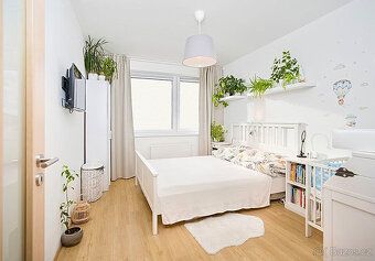 Moderní, velmi pěkný byt v 5.patře, energeticky úsporný. Opt