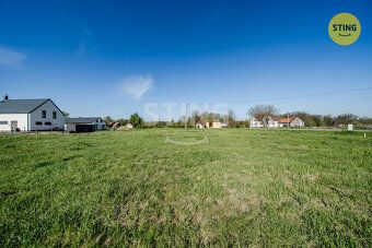 We offer for sale a very beautiful, flat and sunny building plot of land that is level and…