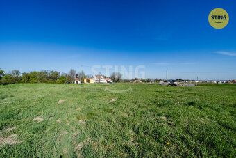 We offer for sale a very beautiful, flat and sunny building plot of land that is level and…