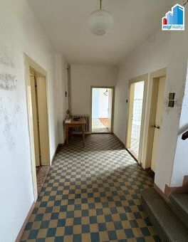 Nabízím k prodeji dvoupodlažní, celkově podsklepený rodinný 