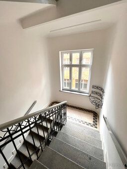 I offer rental of spacious 3BR apartment with balcony in Pilsen, Namesti T.G.