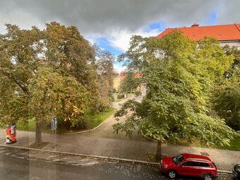 I offer rental of spacious 3BR apartment with balcony in Pilsen, Namesti T.G.