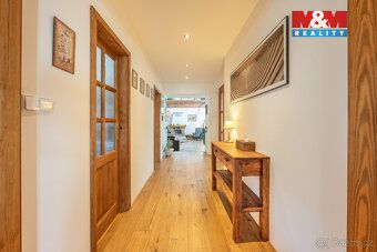 We offer for sale a unique property combining luxury, space and practical use of usable area…