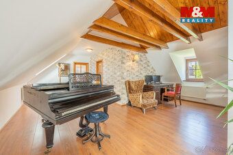 We offer for sale a unique property combining luxury, space and practical use of usable area…