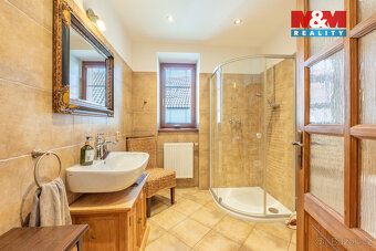 We offer for sale a unique property combining luxury, space and practical use of usable area…