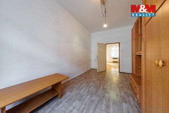 Nabízíme k pronájmu slunný byt o dispozici 2+1 s balkónem o 