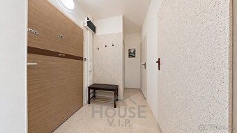 Ref #01606 We offer for sale a bright and cozy apartment of layout 1 + 1 with total area of 30…