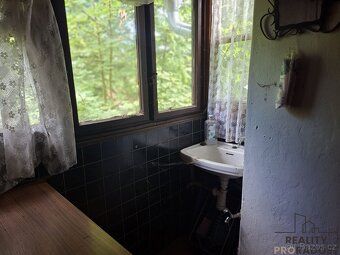 Sale of cottage in picturesque surroundings by the river Berounka with size 