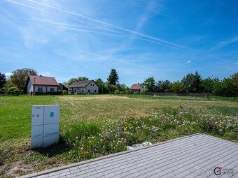 Land registry number 00847 Building plot of area 1,213 m² in the village of Dubany