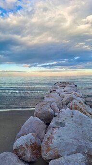 Get set for beautiful summer mode Italy and enjoy your vacation staying with Czechs.