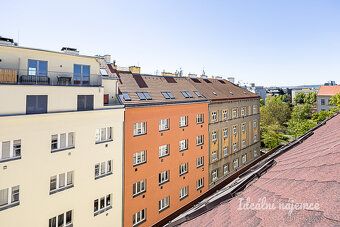Nabízíme k dlouhodobému podnájmu světlý mezonetový byt 2+kk 