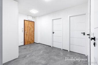 Nabízíme k dlouhodobému podnájmu světlý byt 3+1 o ploše 80 m