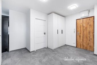 Nabízíme k dlouhodobému podnájmu světlý byt 3+1 o ploše 80 m