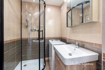 Nabízíme k dlouhodobému podnájmu světlý byt 3+1 o ploše 80 m