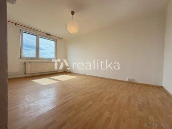 Nabízíme k pronájmu byt o dispozici 2+1 na ulici Lesní 817 v