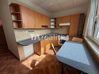 Nabízíme k pronájmu byt o dispozici 2+1 na ulici Lesní 817 v