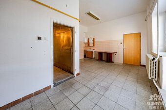 Nabízíme k pronájmu obchodní prostory o celkové výměře 103 m