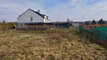 Nabízíme Vám k prodeji rodinný dům s velkým pozemkem v Havíř