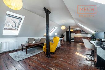 Nabízíme Vám ke koupi velký atypický rodinný dům na lukrativ