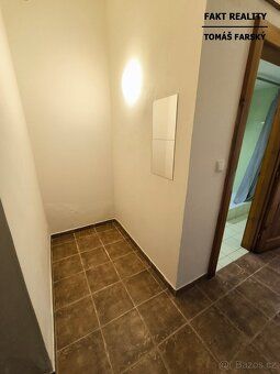 Představujeme Vám tento byt k pronájmu v klidné části obce Ú