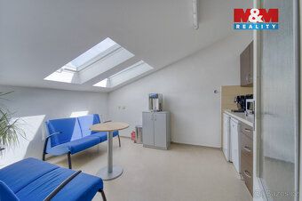 Nabízíme k dlouhodobému pronájmu kancelářské prostory, které