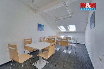 Nabízíme k dlouhodobému pronájmu kancelářské prostory, které