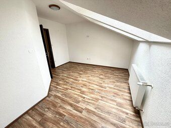 Rent newly renovated apartment flat of 4 room layout