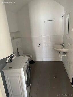 We are pleased to offer for sale a spacious two-story accommodation house with its own garage…