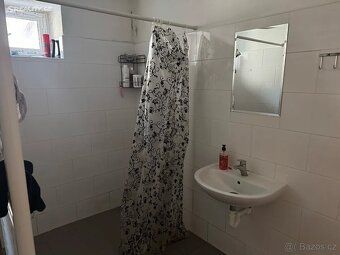 We are pleased to offer for sale a spacious two-story accommodation house with its own garage…