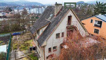 Family house on a plot of land measuring 678 m² intended for reconstruction into 3 apartments