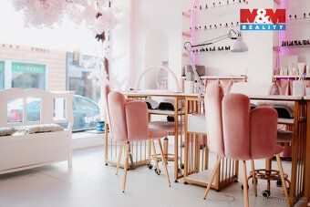 We offer for sale and lease an entirely equipped business premises of 65 m² in the city center of Náchod.
