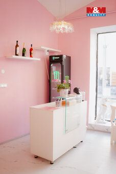 We offer for sale and lease an entirely equipped business premises of 65 m² in the city center of Náchod.