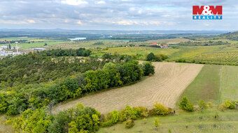 Nabízíme k prodeji pozemek o výměře 11 093 m² v katastrálním