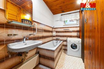 We offer a very spacious house suitable for small business purposes such as craftsman's…