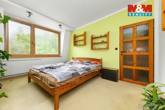We offer a very spacious house suitable for small business purposes such as craftsman's…