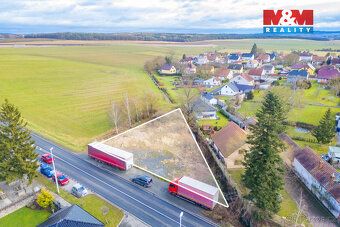 Nabízíme k prodeji pozemek o rozloze 1422 m² v atraktivní lo