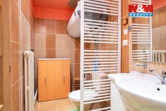 We offer for sale on the outskirts of the village of Slivonice two separate family houses on a…