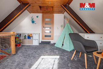We offer for sale on the outskirts of the village of Slivonice two separate family houses on a…