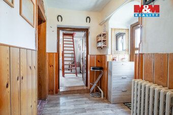 We offer for sale on the outskirts of the village of Slivonice two separate family houses on a…