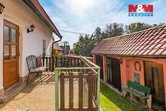 We offer for sale on the outskirts of the village of Slivonice two separate family houses on a…