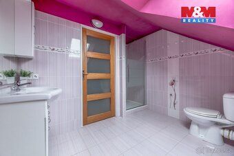 Výhradně nabízíme k prodeji rodinný dům s komerčním prostore