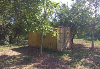We offer for sale a beautiful large plot of land on the banks of the Vltava in