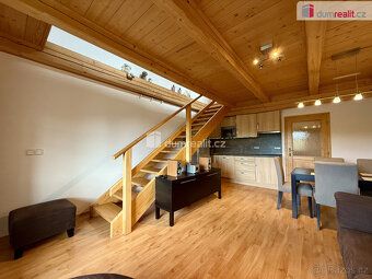 Refundable deposit of 2x monthly rent. Real Estate Agency commission is 1x monthly rent.