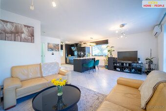 , Exkluzivně nabízíme k prodeji řadový patrový dům 4+kk, 110