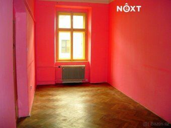 Sale of terraced house with garden, two commercial premises, apartment
