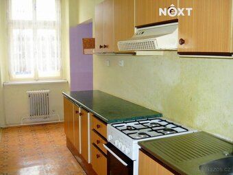 Sale of terraced house with garden, two commercial premises, apartment