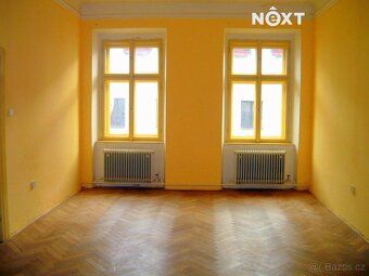 Sale of terraced house with garden, two commercial premises, apartment